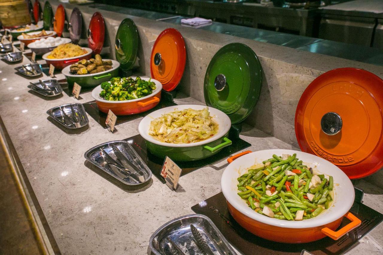 Hsin Hotel Chiayi Exterior foto A buffet at a hotel