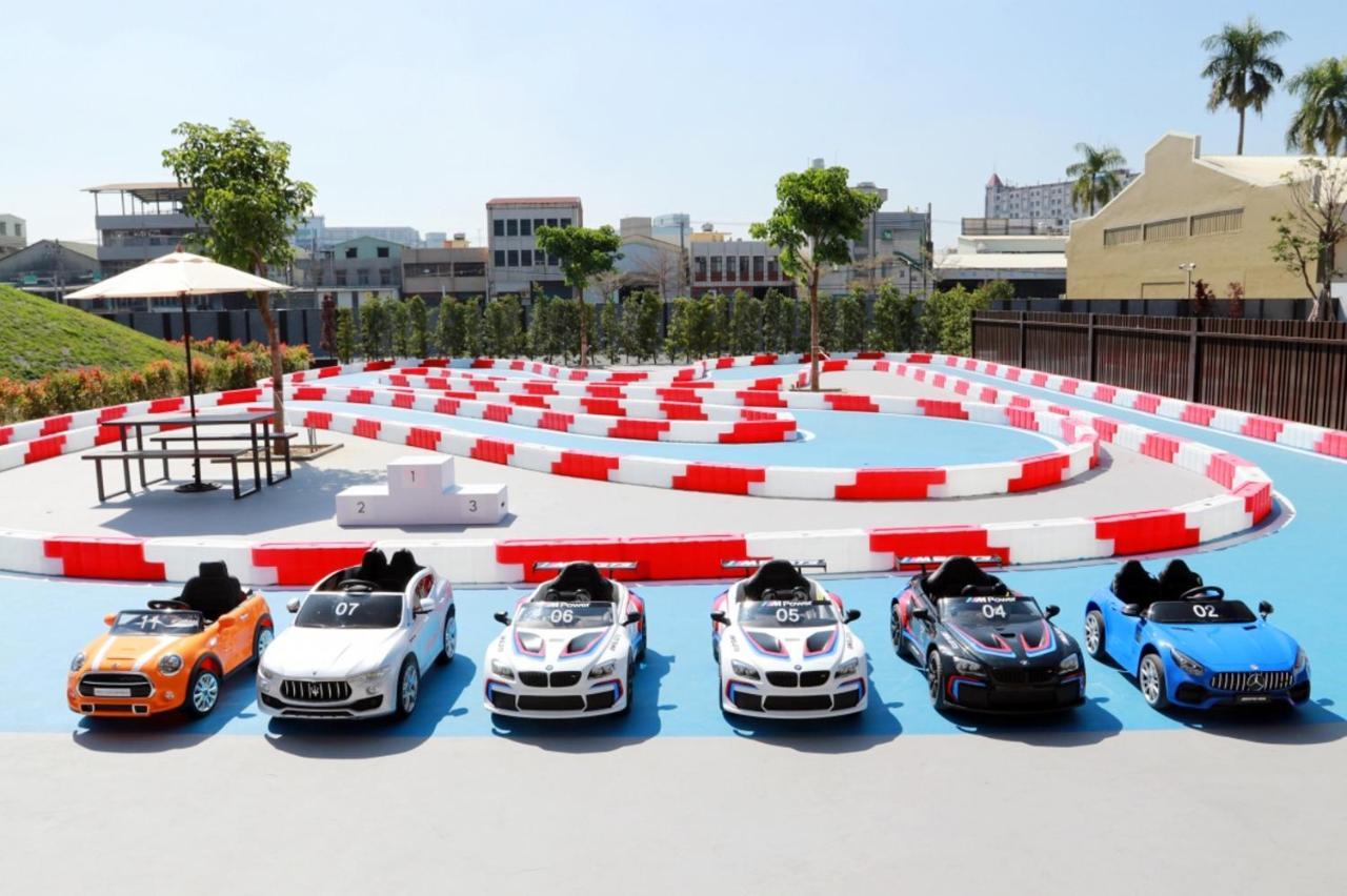 Hsin Hotel Chiayi Exterior foto A track at a go-karting centre