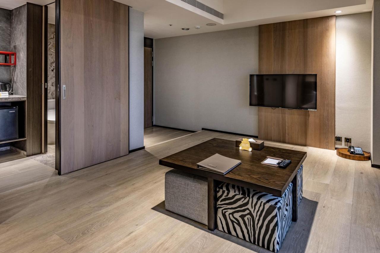 Hsin Hotel Chiayi Exterior foto A suite at the hotel