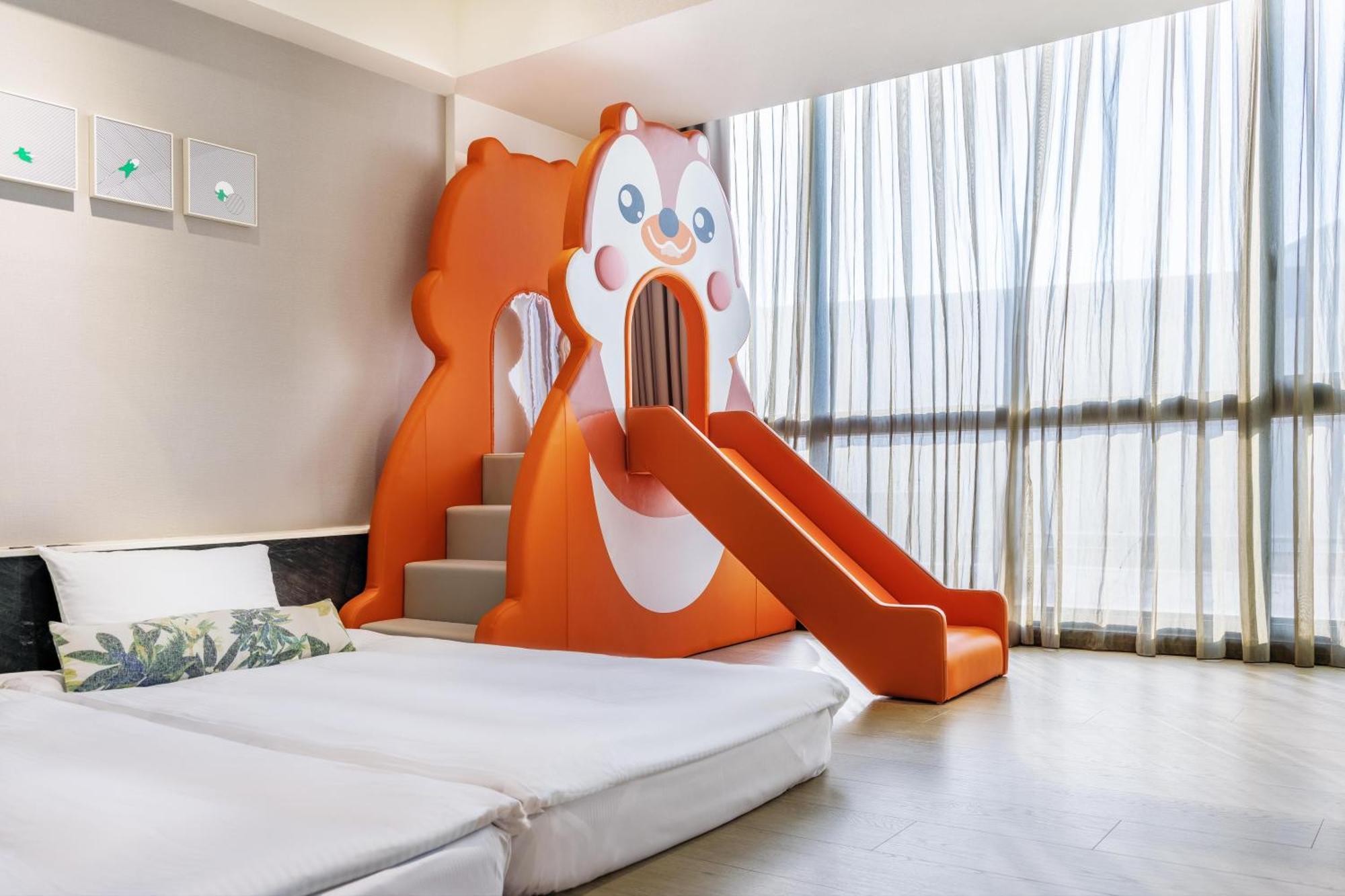 Hsin Hotel Chiayi Exterior foto Family room with slide